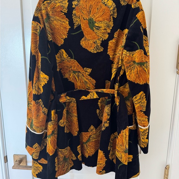 Gucci Women's Black and Gold Floral Blazer - Picture 5 of 6